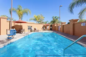 Holiday Inn Express & Suites Corona by IHG - Pool