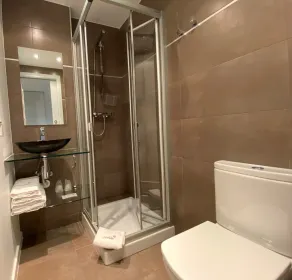 Hostal Somnis - Badezimmer