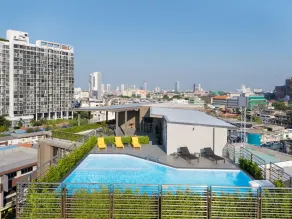 Lumen Bangkok Udomsuk Station - Piscine