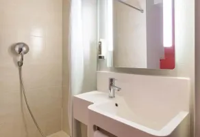 B&B HOTEL Lyon Caluire Cité Internationale - Badrum