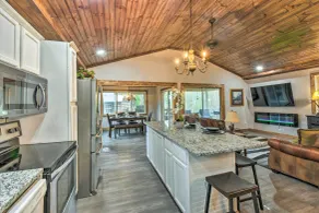 Otto Home w/ Fire Pit, Tree House & Hot Tub! - Interior