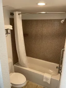 Rodeway Inn & Suites Williamsburg Central - Salle de bain