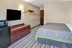 Super 8 by Wyndham Roseville/Detroit Area - Chambre