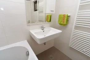 House 682 - Bathroom