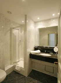 La Villa des Fleurs - Bathroom