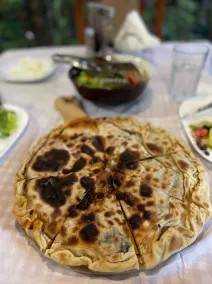 TE BUJTINA HOTEL- Cozy Stay with Traditional Breakfast Near Beach - Restaurant