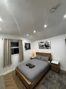 Hendham House - Near Etihad Stadium, CoOp Live Arena, AO Arena, Piccadilly Train Station & Manchester City Centre - Room