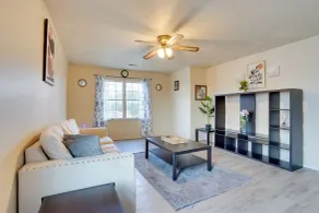 Walk to Fairgrounds! Hagerstown Townhome w/ Deck - Innvendig