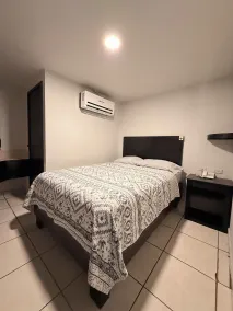 Hotel Ossi Inn - Habitación
