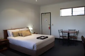 Gladstone Capricorn Apartments - Room