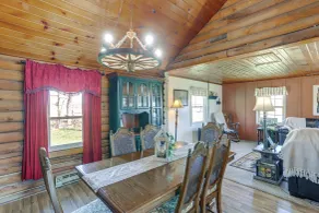 Quiet Shiloh Retreat w/ Spacious Yard & Fireplace! - Interiør