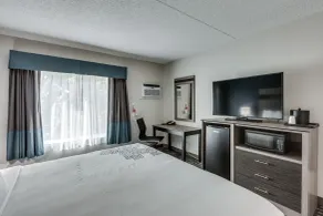 Days Inn & Suites by Wyndham Spokane - Chambre