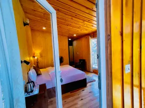 THEHIMALAYANLIVING WHISTLING PINES - Room