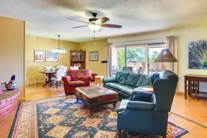Green Valley Abode w/ Pool Access & Mtn Views - Innvendig