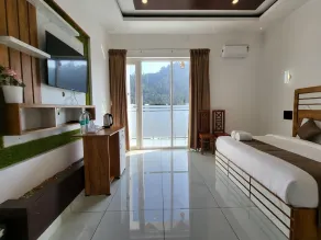 Tripple F Inn - A Luxury Stay in Munnar - Rum