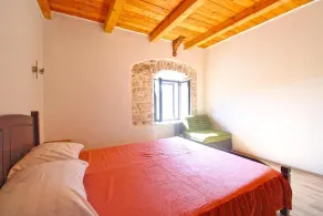Comfortable apartment with pool and garden - Zimmer