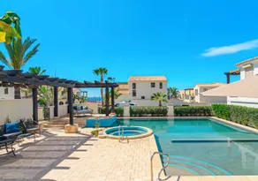 Family Home Private Garden and Jacuzzi - Pool