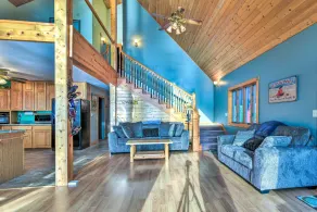 Waterfront Saginaw Bay Retreat w/ Grill & Yard! - Innvendig