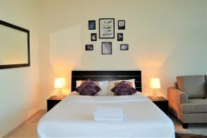 MCLN - Spacious Furnished Studio - Room