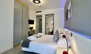 Monaco Suites Hotel - Værelse