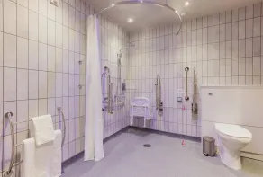 Premier Inn Welwyn Garden City - Bathroom