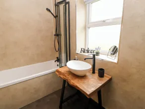 Forestside View - Bathroom