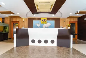 FabHotel Grand Gunas - Réception