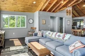 Lakefront Family Getaway on Willsboro Point! - Innvendig