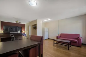 Red Roof Inn & Suites Statesboro - University - Chambre