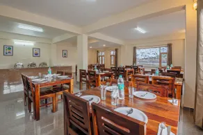 Treebo Melag Jispa With Mountain View - Restaurant
