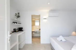 Mytheo - Room