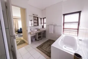Atlantic Waves Guest House - Bathroom