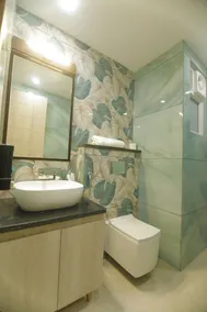 Treebo Premium Paarth Grand with Pure Veg Restaurant - Salle de bain