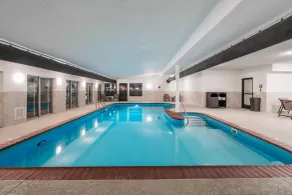 Wingate by Wyndham Bowling Green - Piscine
