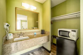 The Buena Park Hotel & Suites - Chambre