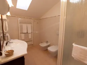Hotel Corona - Bathroom