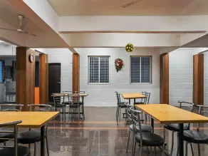 SILVERKEY EXECUTIVE STAYS 77140 VISHRANTWADI - Restaurant