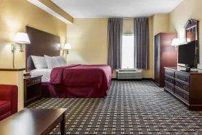 Clarion Inn & Suites Indianapolis Northwest - Room