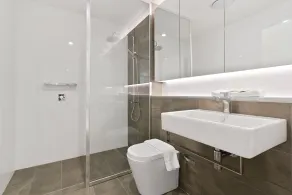 Wyndel Anderson - Baño