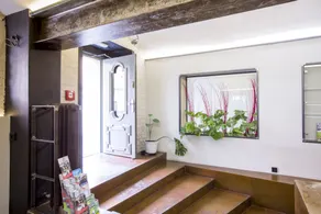 Sophie's Hostel - Interior entrance