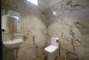 Hotel Maheshwari Inn - Bathroom