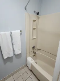 WestSpring Inn - Westlake Cleveland - Chambre