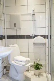 Halmstad Hotell & Vandrarhem Kaptenshamn - Bathroom