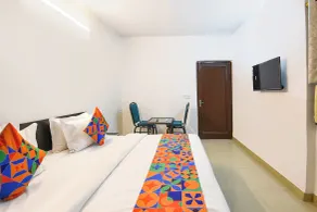 Via Krishna Residency - Nr. Nehru Place Metro - Quarto