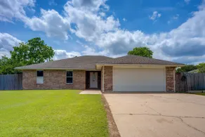 Spacious, Convenient! Deridder Home w/ Fenced Yard - Interior