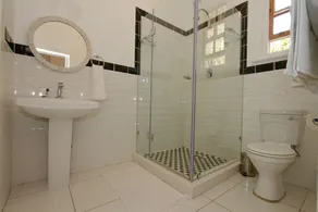 Coweys Corner - Bathroom