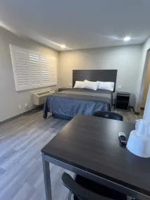 Cloud 9 Inn - El Cielo Inn - Room