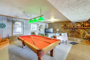 Couple’s Smith Mtn Lake Getaway w/ Private Beach - Interiør
