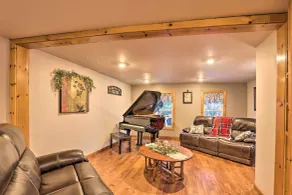 Wine Trail Retreat w/ Tiny Home & Hot Tub - Innvendig