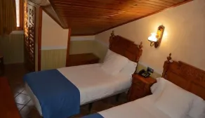 Hostal La Font - Room